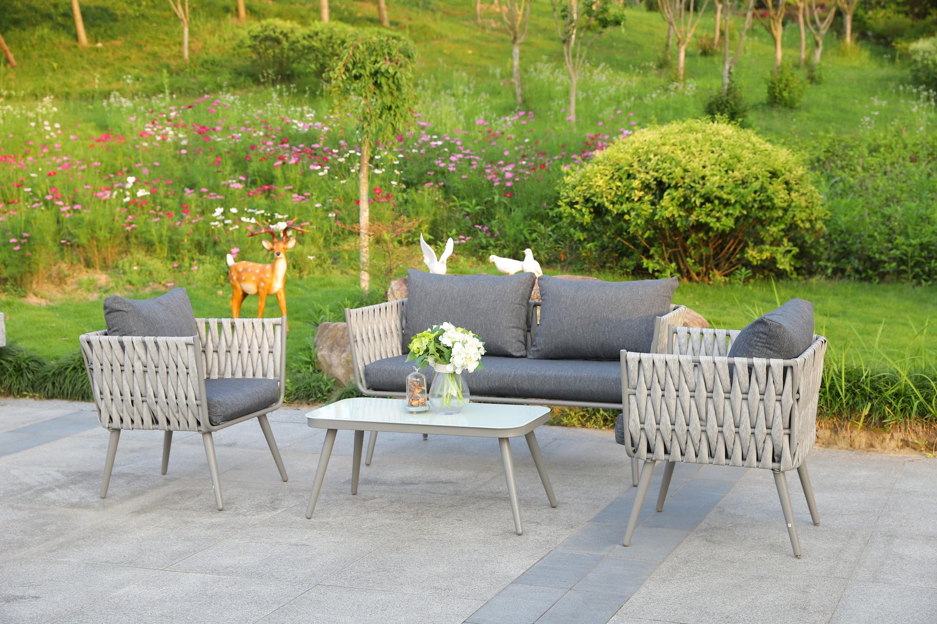 Baštenska garnitura:Sofa+dvije stolice+sto JM005